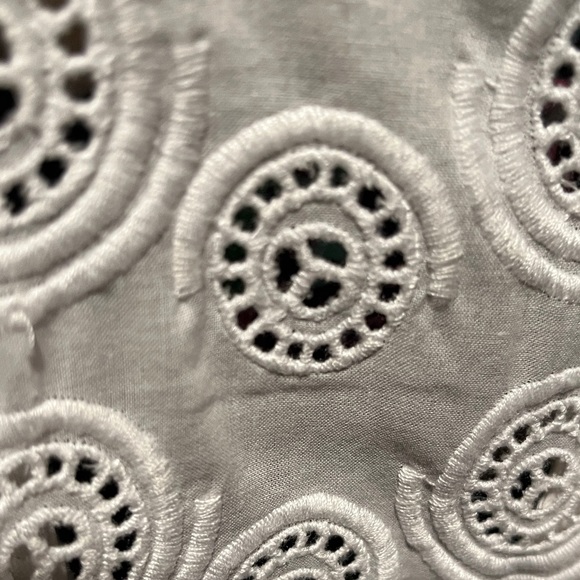 Samuel Dong white Eyelet dress/shirt with pockets -Size XXS - Picture 3 of 4